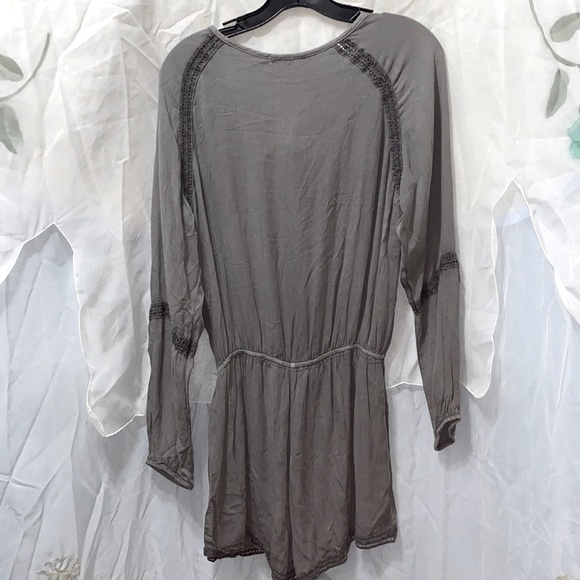 NWT HELLO NITE! ASH GREY LONG SLEEVE ROMPER CROCHET TRIM SZ S - Picture 2 of 12